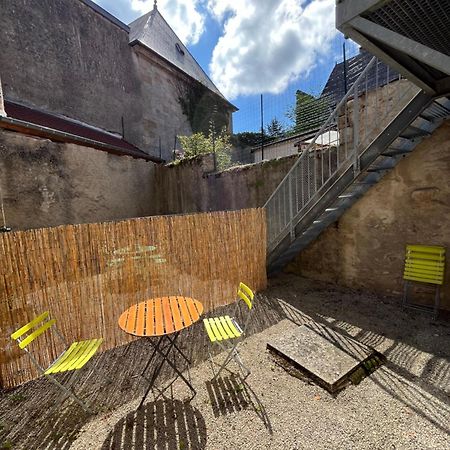 Appartement Au Centre-Ville Avec Cour Langres Exterior foto