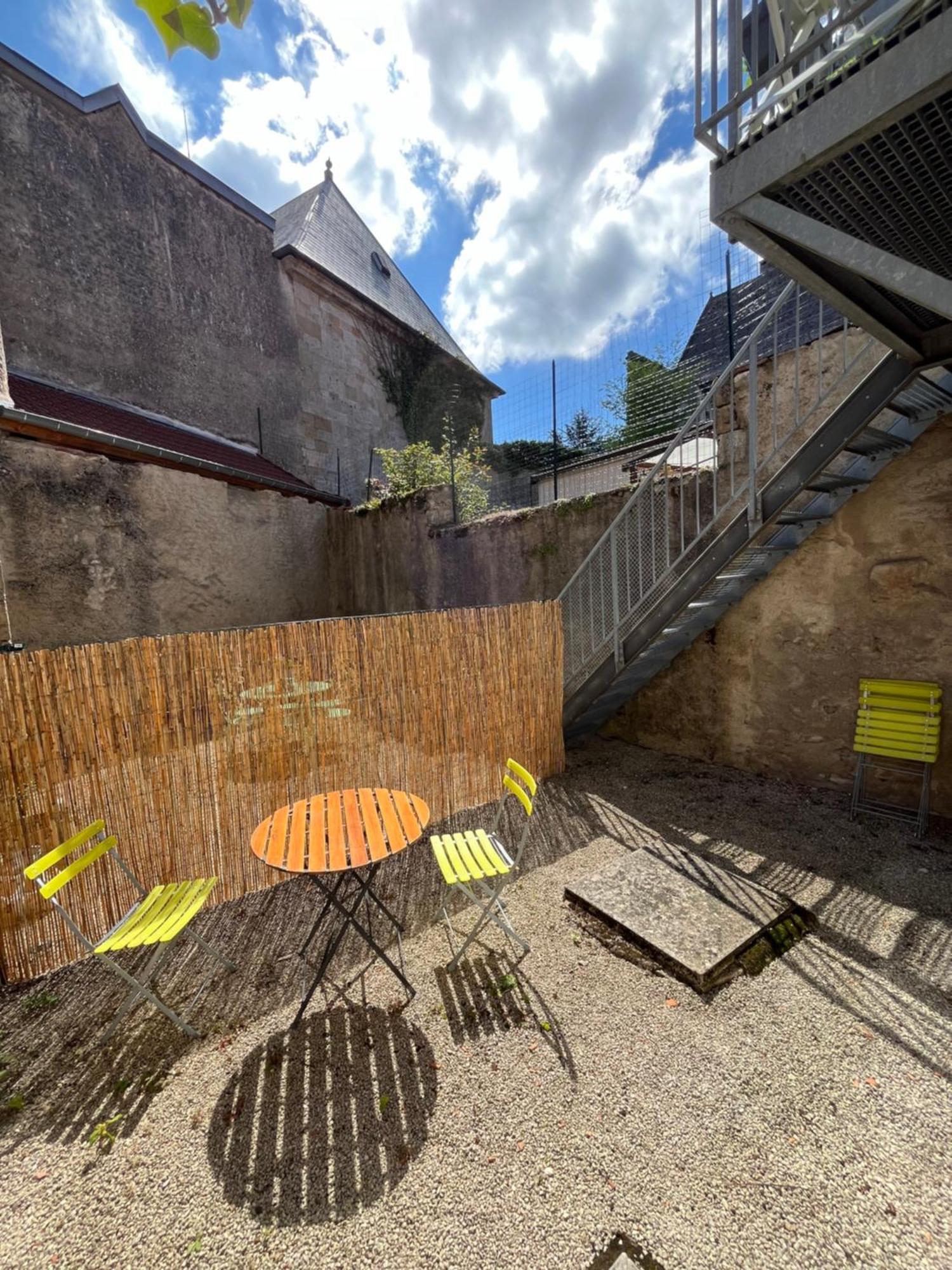 Appartement Au Centre-Ville Avec Cour Langres Exterior foto